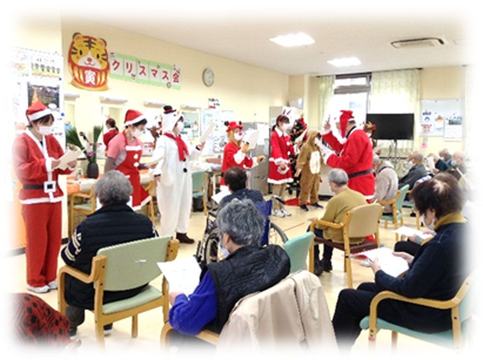 クリスマスソングを歌う職員