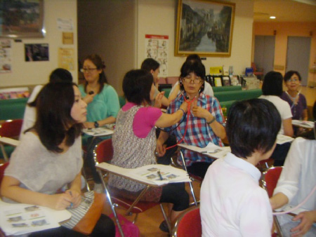 聴診器で肺音を聞く演習